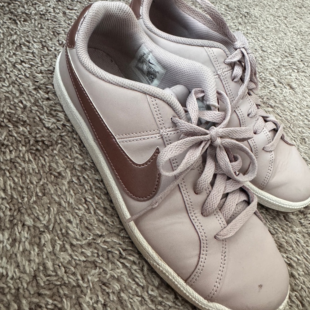 Nike Women's Sneakers in Pink and Brown
